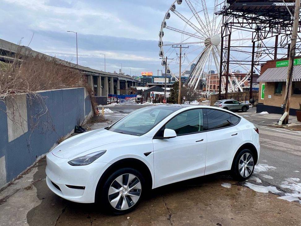 TESLA MODEL Y 2023 7SAYGDEE4PF823815 image